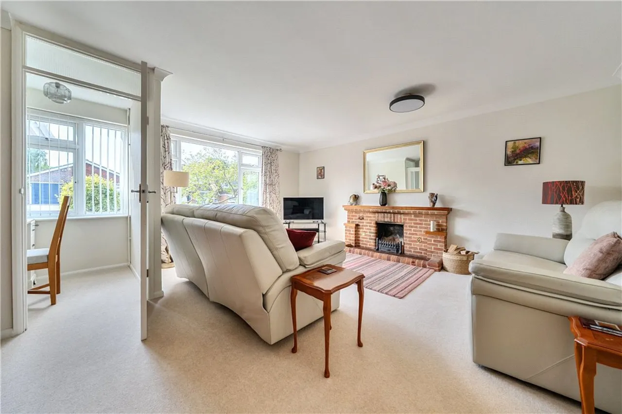 School Road, West Wellow, SO51, photo 5