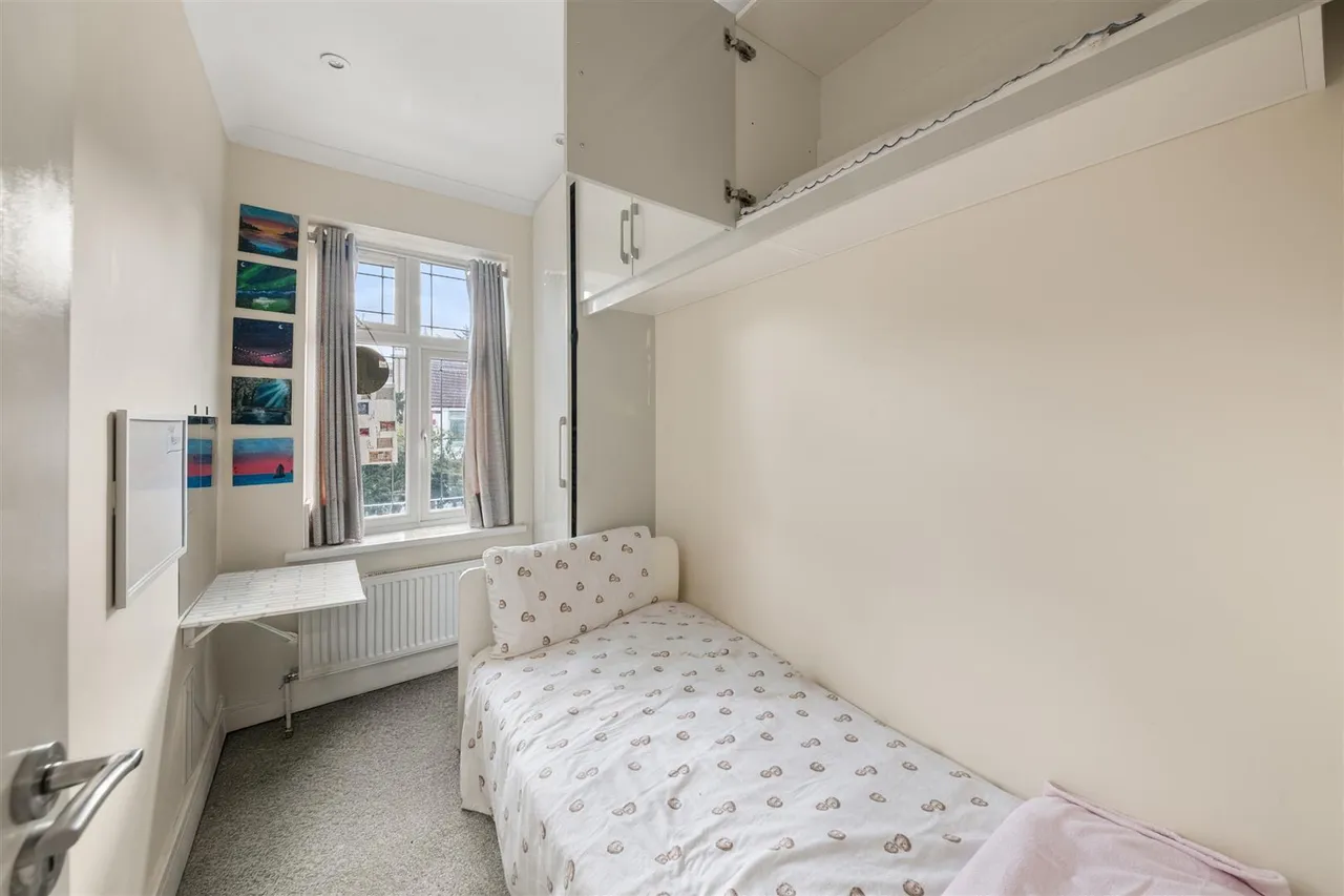 Church Avenue, Southall, photo 10