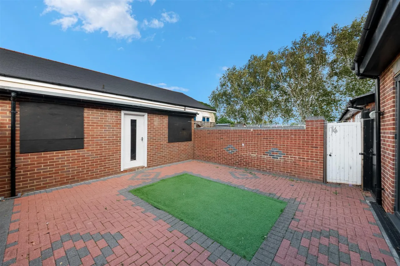 Church Avenue, Southall, photo 6