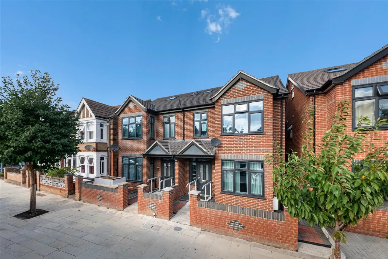 Church Avenue, Southall, photo 16