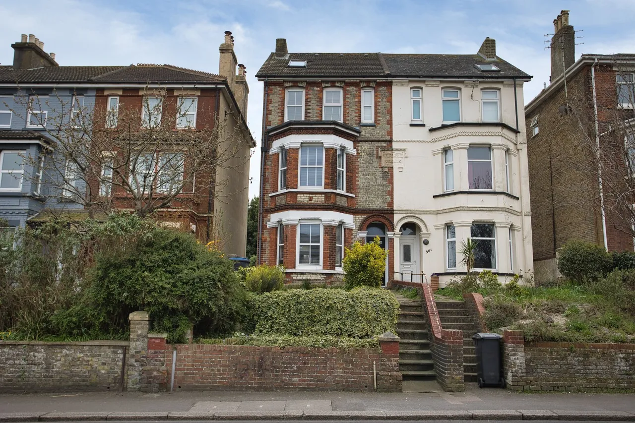 5 bed house to rent, Folkestone Road, Dover, CT17