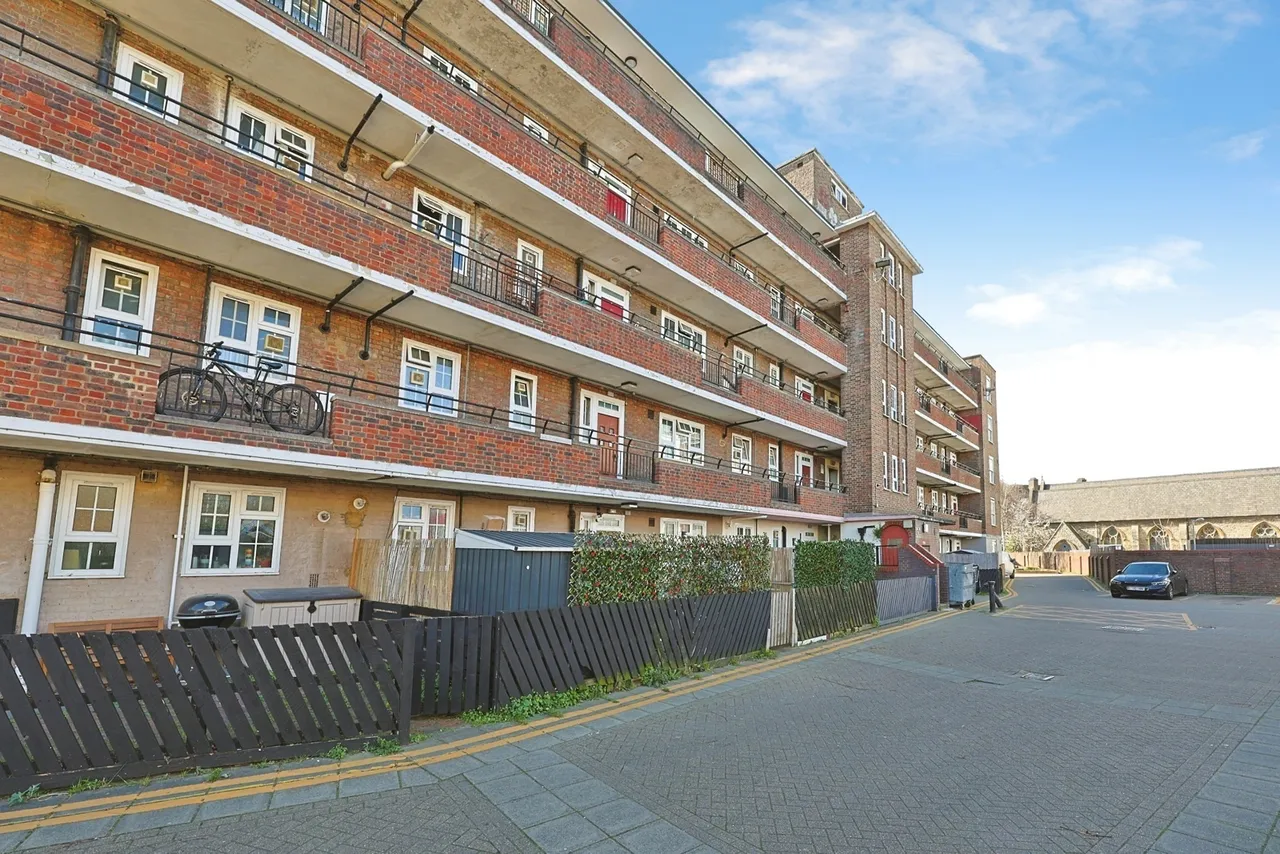2 bed flat for sale — Dartington House, Union Grove, London, SW8