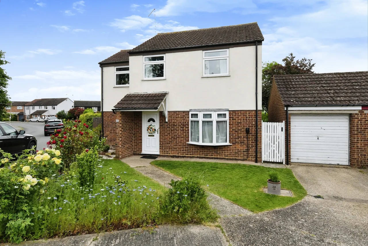 4 bed house for sale — Pickwick Avenue, Chelmsford, Essex, CM1