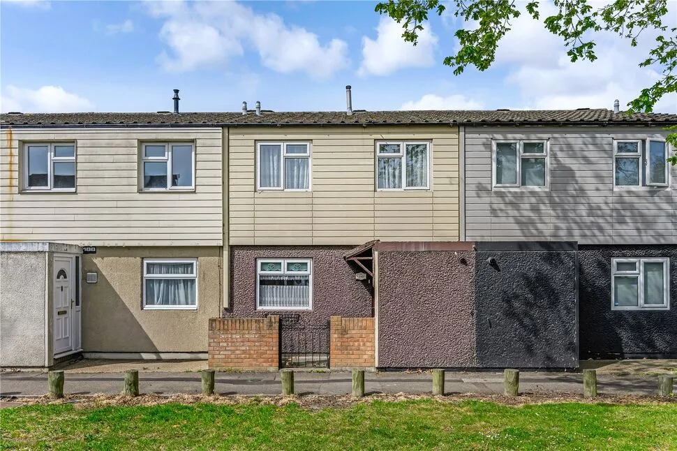 3 bed house for sale — Tamarisk Road, South Ockendon, Essex, RM15