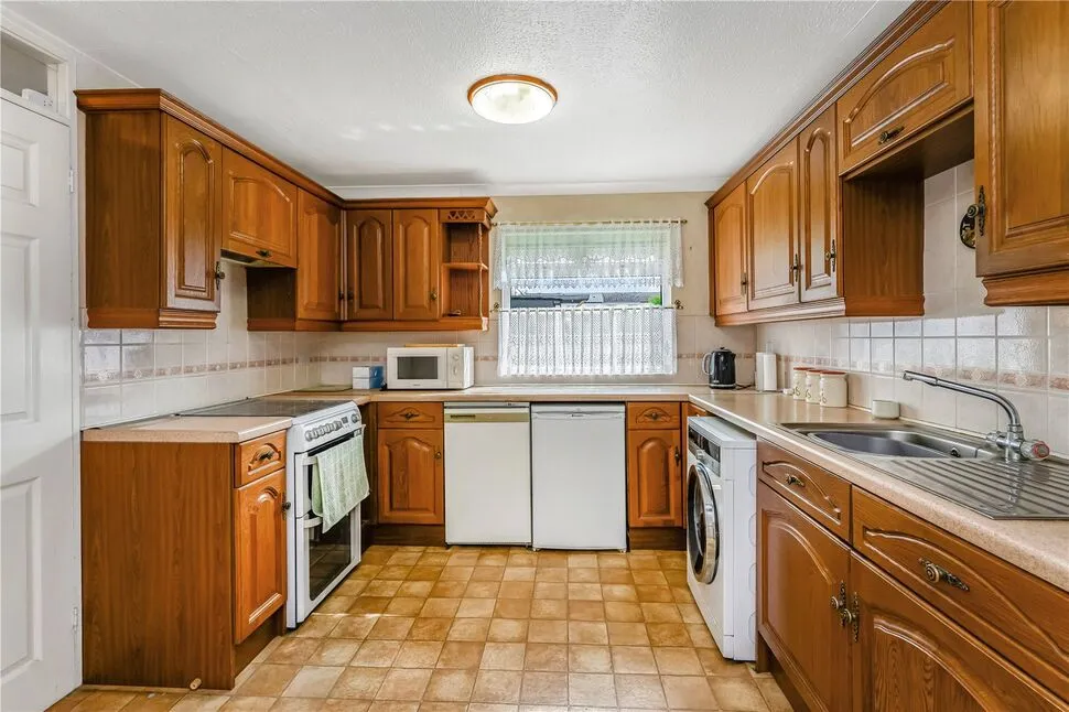 Tamarisk Road, South Ockendon, Essex, RM15, photo 3