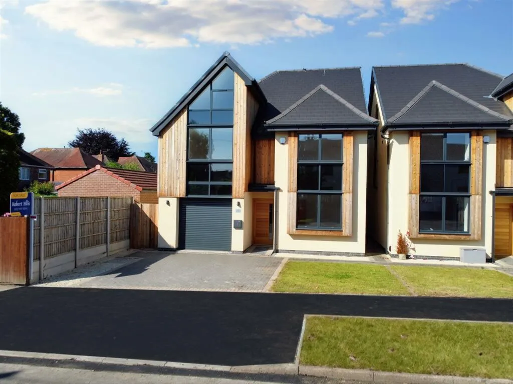 6 bed house to rent, Second Avenue, Risley, DE72