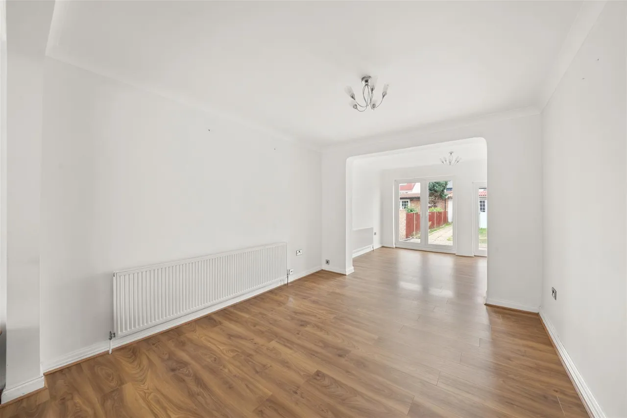 Crosslands Avenue, Norwood Green, photo 6