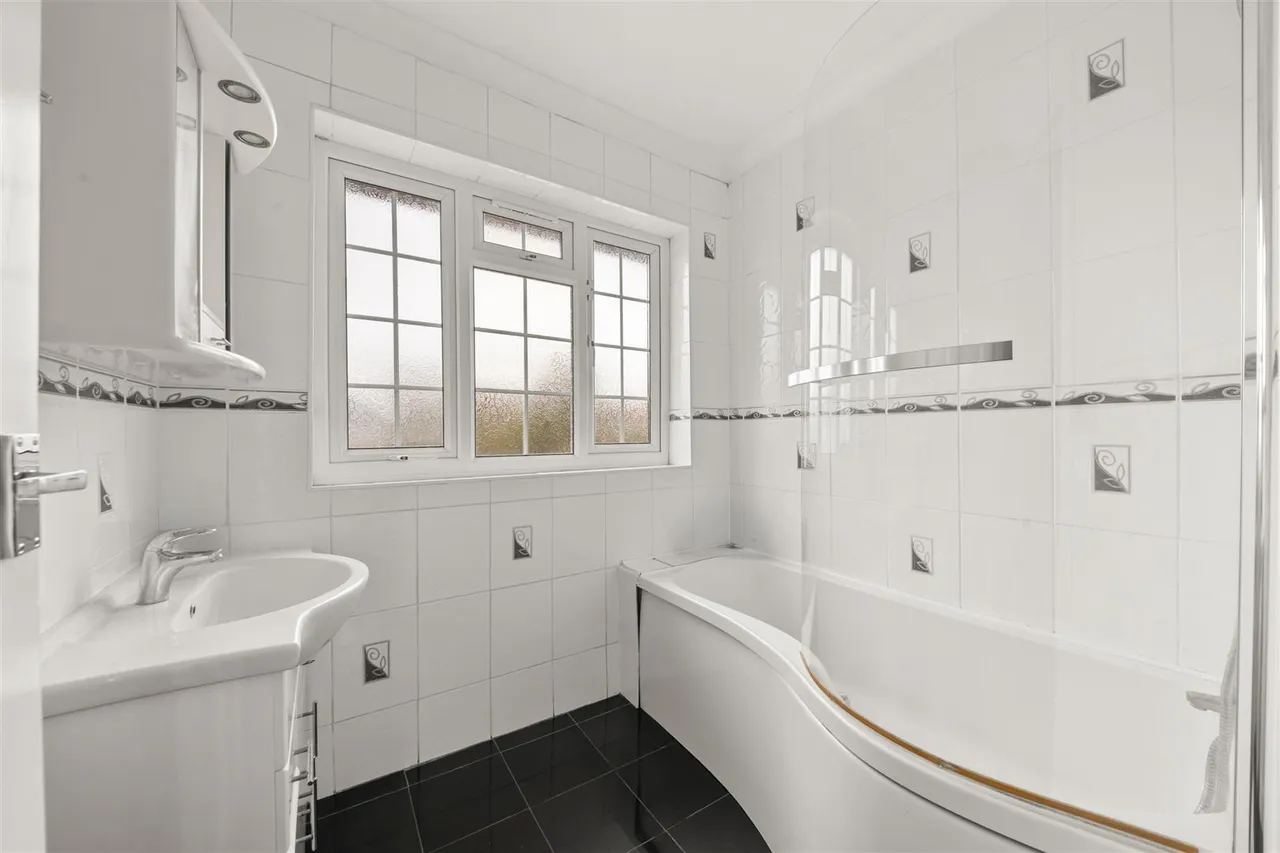 Crosslands Avenue, Norwood Green, photo 14