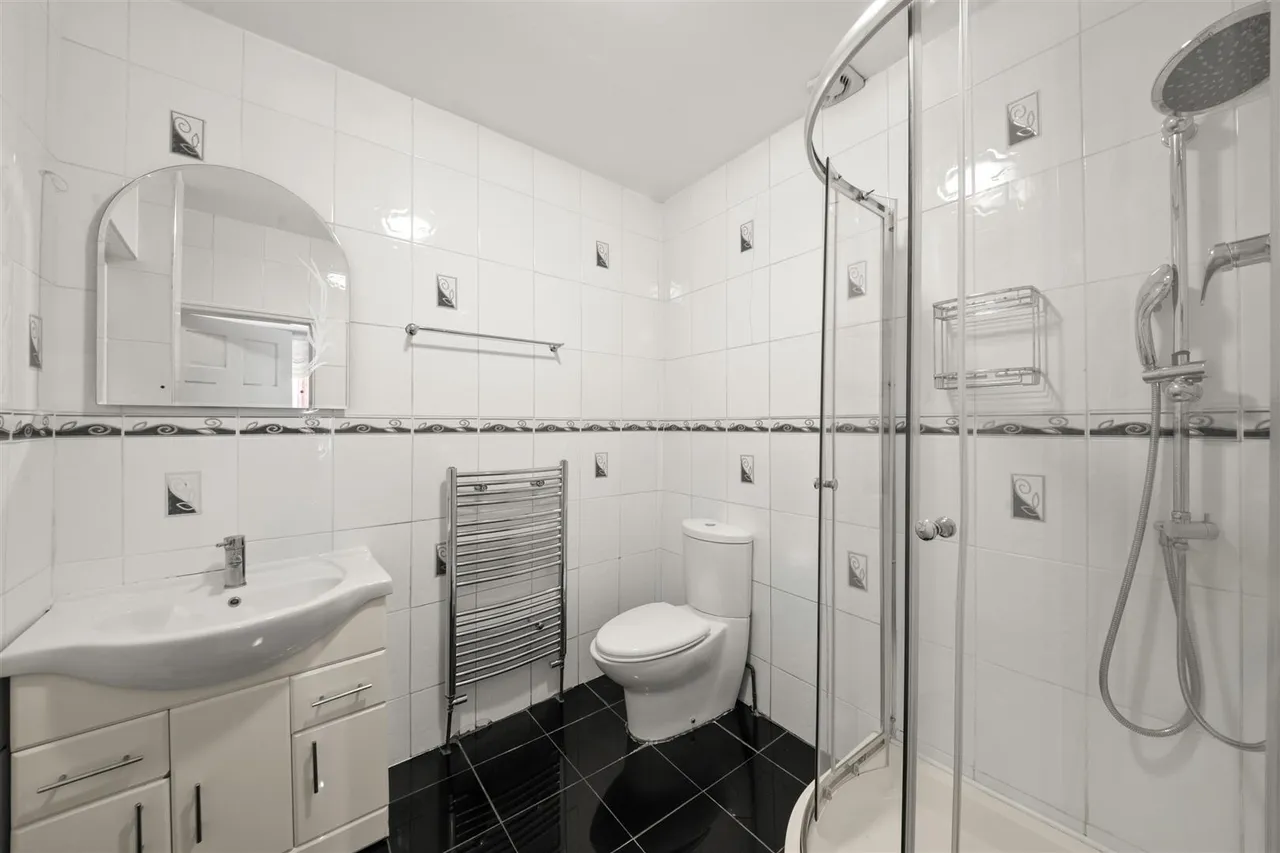 Crosslands Avenue, Norwood Green, photo 7
