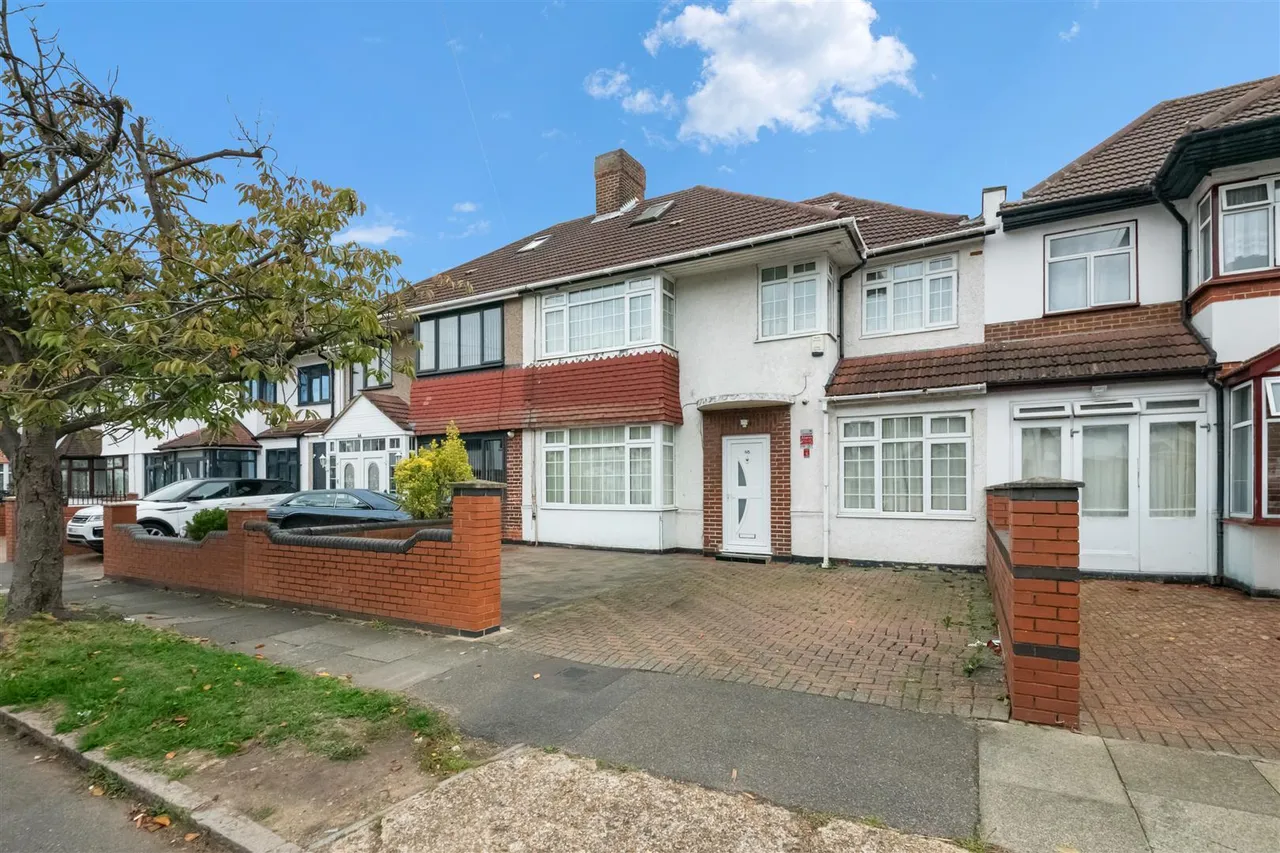 Crosslands Avenue, Norwood Green, photo 18
