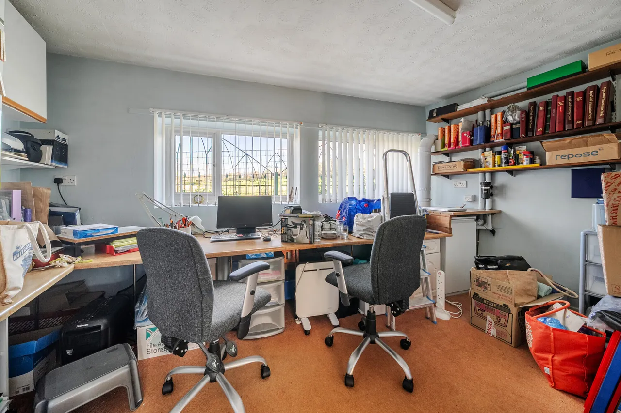 Long Lane, Newbury, RG14, photo 11