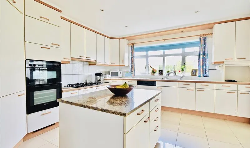 River Lane, Fetcham, KT22, photo 9