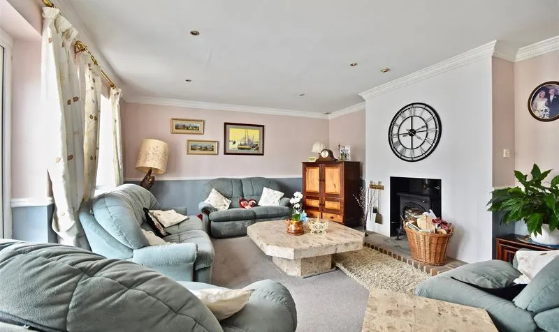 River Lane, Fetcham, KT22, photo 2