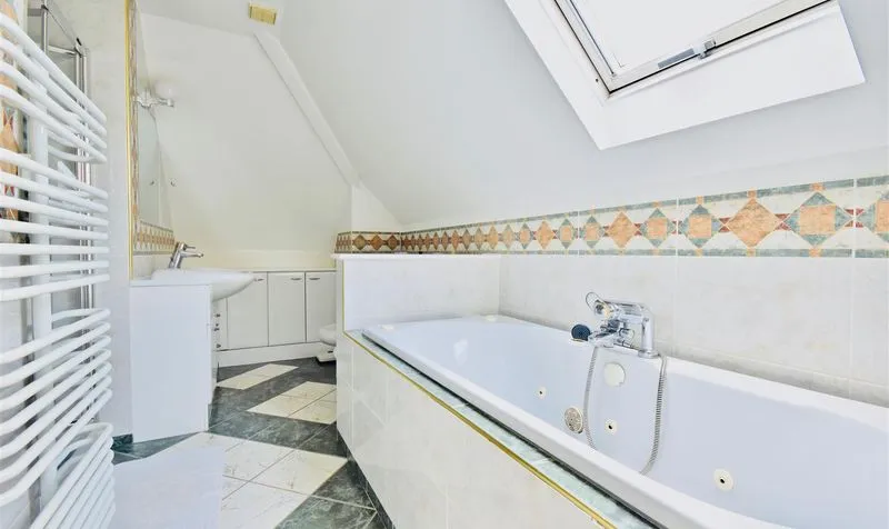 River Lane, Fetcham, KT22, photo 12