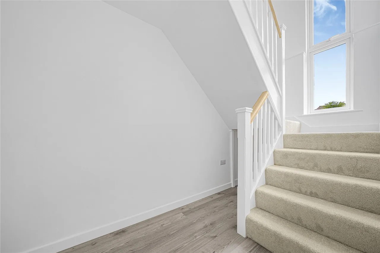 College Road, Woking, GU22, photo 6