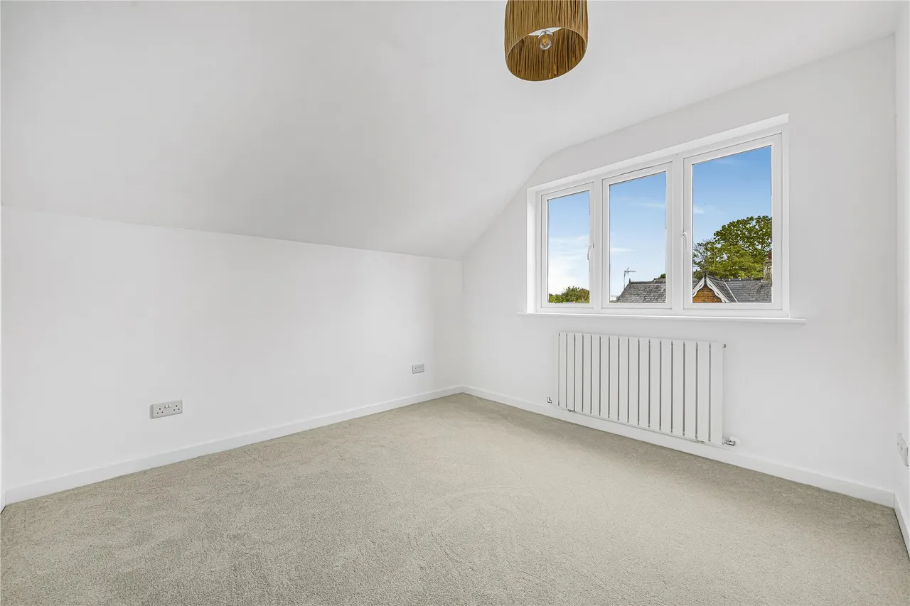 College Road, Woking, GU22, photo 8