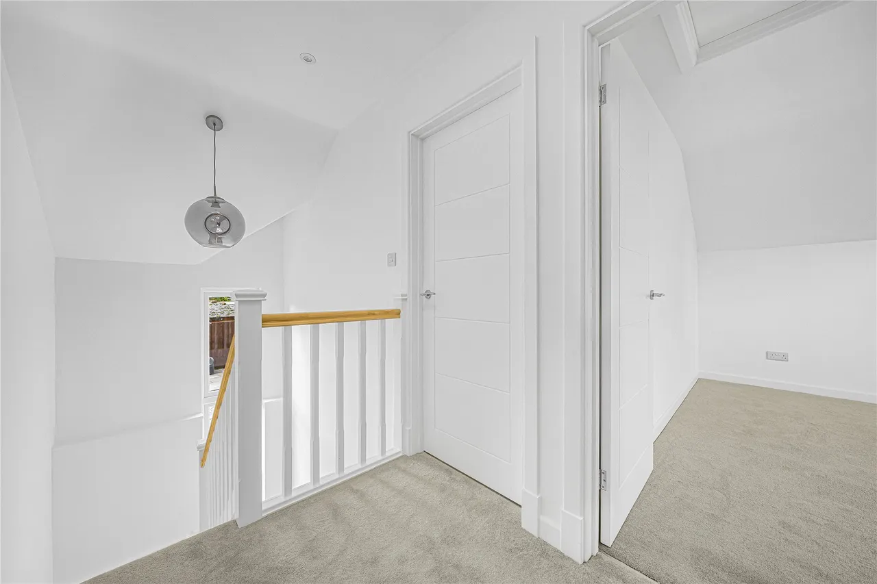 College Road, Woking, GU22, photo 7