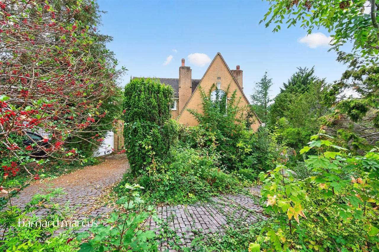 3 bed house for sale, Royal Avenue, Worcester Park, KT4