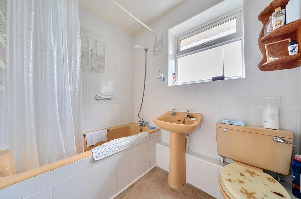 Box Ridge Avenue, Purley CR8 3AS, photo 17