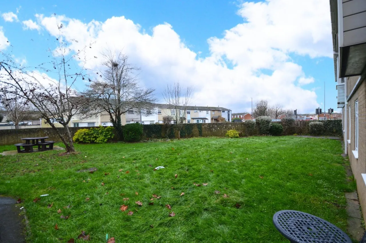 Button Close, Bristol, photo 11
