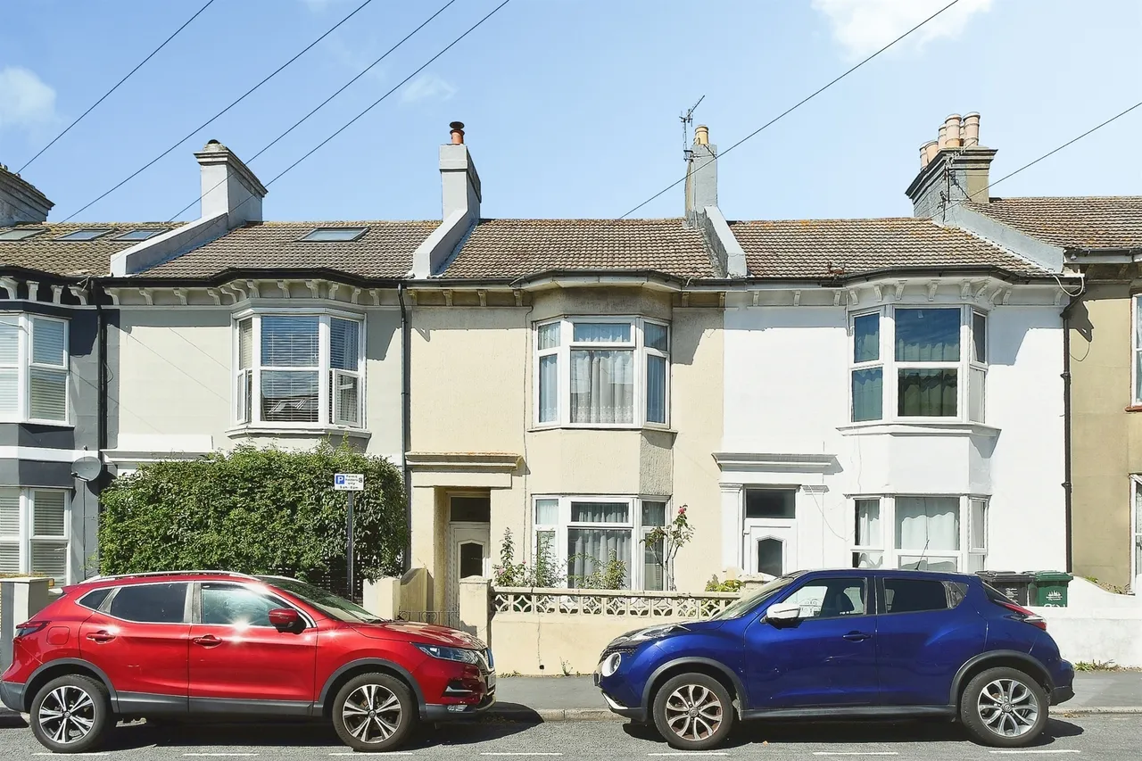 3 bed house for sale — Queens Park Road, Brighton