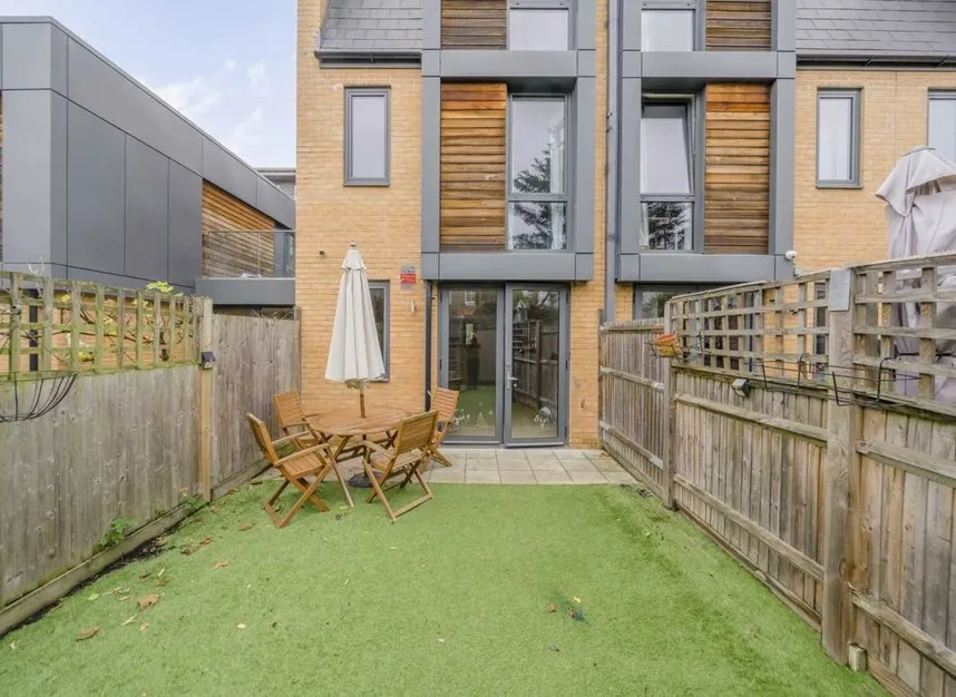 Baltic Avenue, Brentford, TW8, photo 7