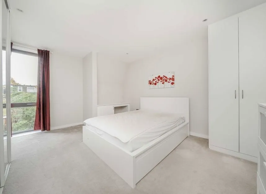 Baltic Avenue, Brentford, TW8, photo 4