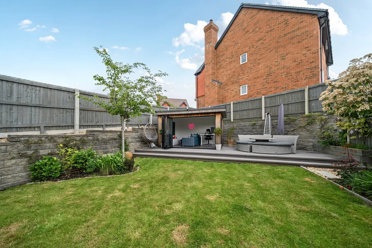 Armsworth Way, Farnham, GU9, photo 6
