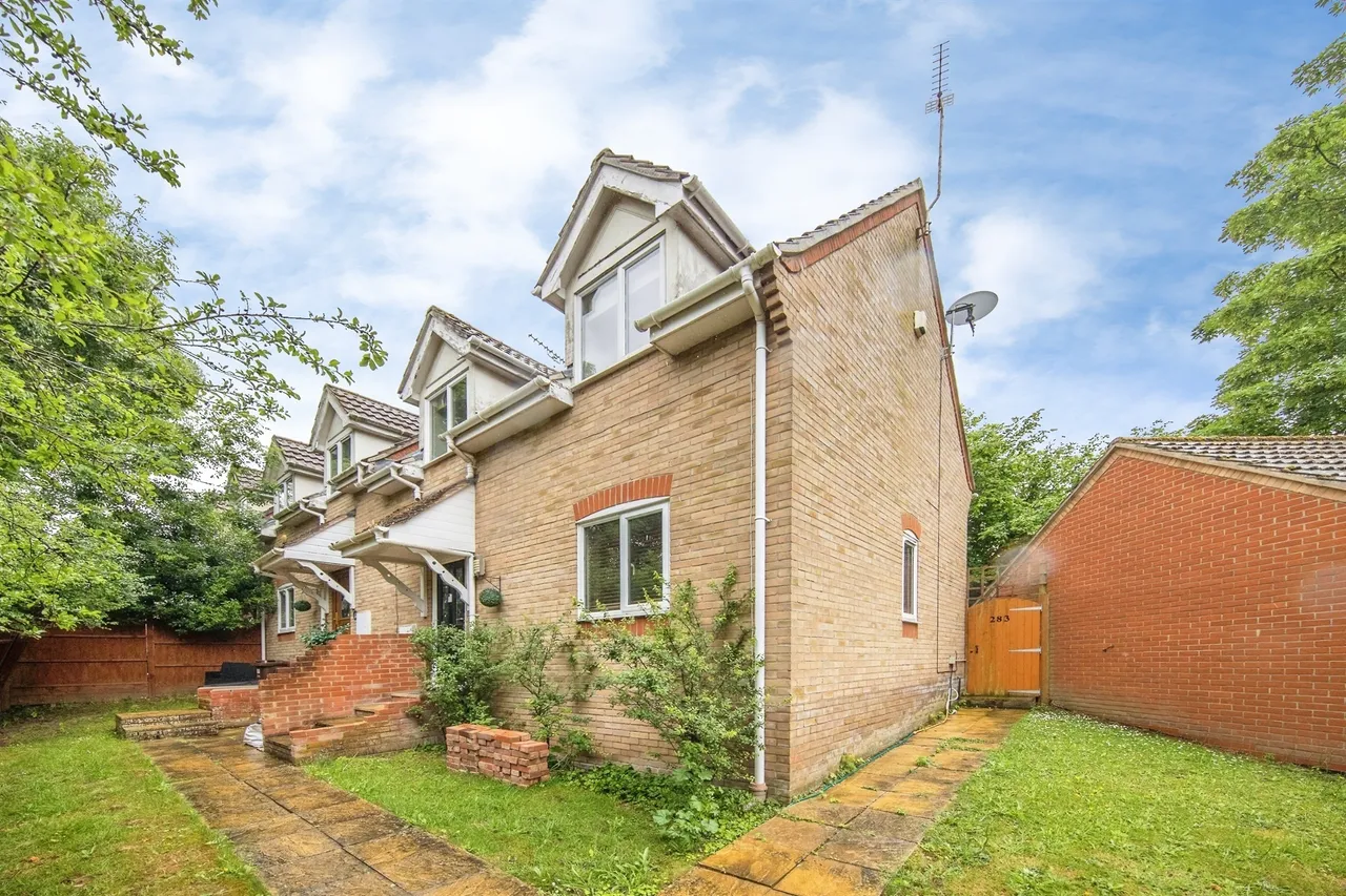 2 bed house for sale, Harwich Road, Colchester, CO4
