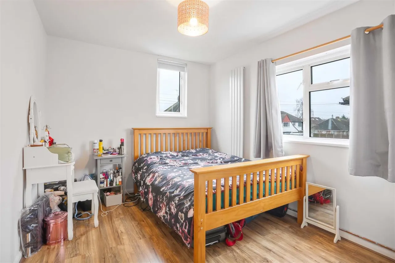 Broadmead Avenue, Worcester Park, KT4 7SW, photo 20