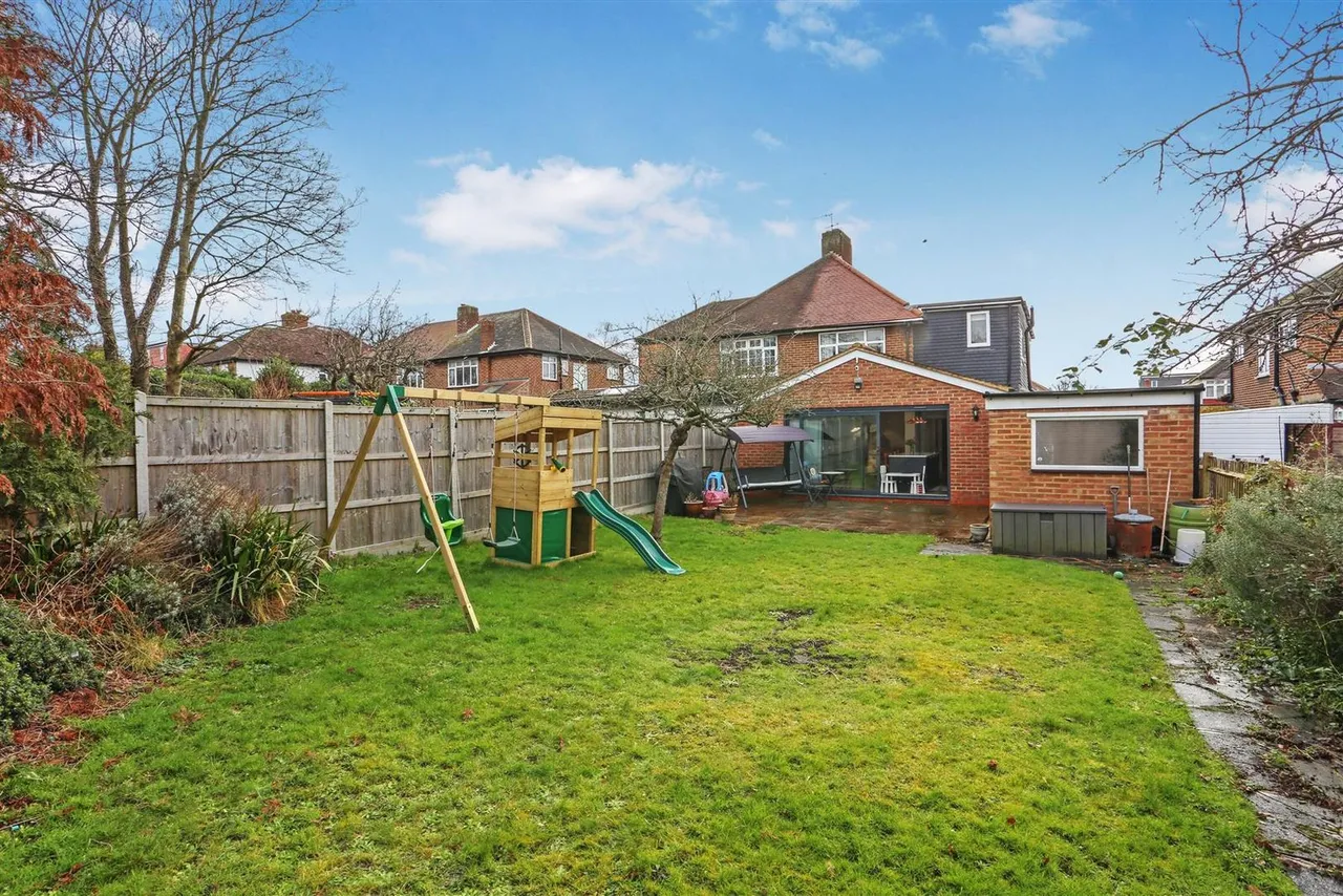 Broadmead Avenue, Worcester Park, KT4 7SW, photo 15