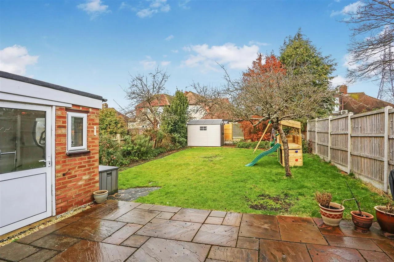 Broadmead Avenue, Worcester Park, KT4 7SW, photo 5
