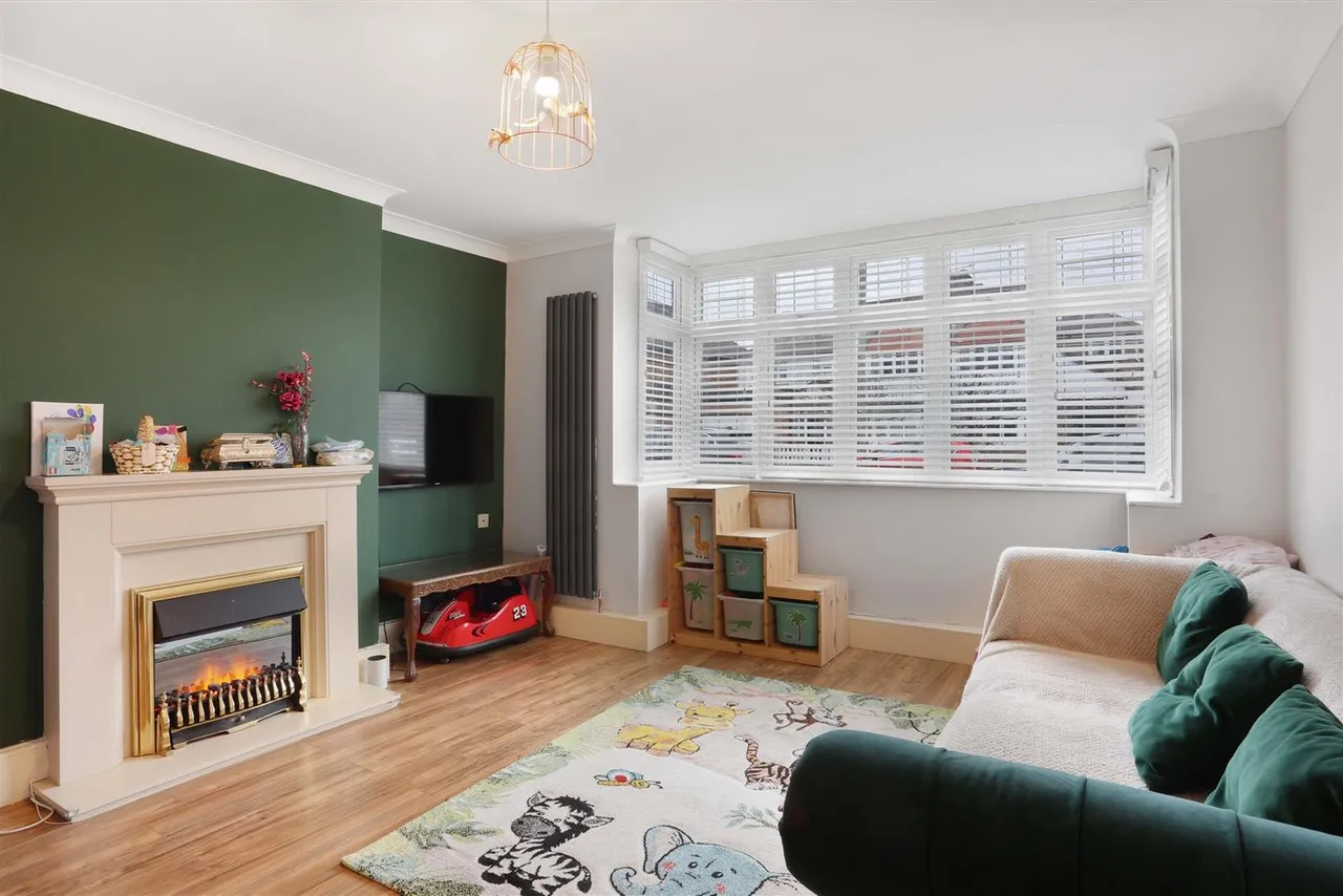 Broadmead Avenue, Worcester Park, KT4 7SW, photo 8