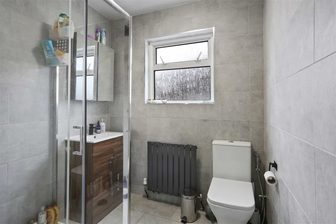 Broadmead Avenue, Worcester Park, KT4 7SW, photo 18