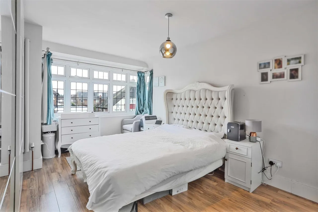 Broadmead Avenue, Worcester Park, KT4 7SW, photo 16