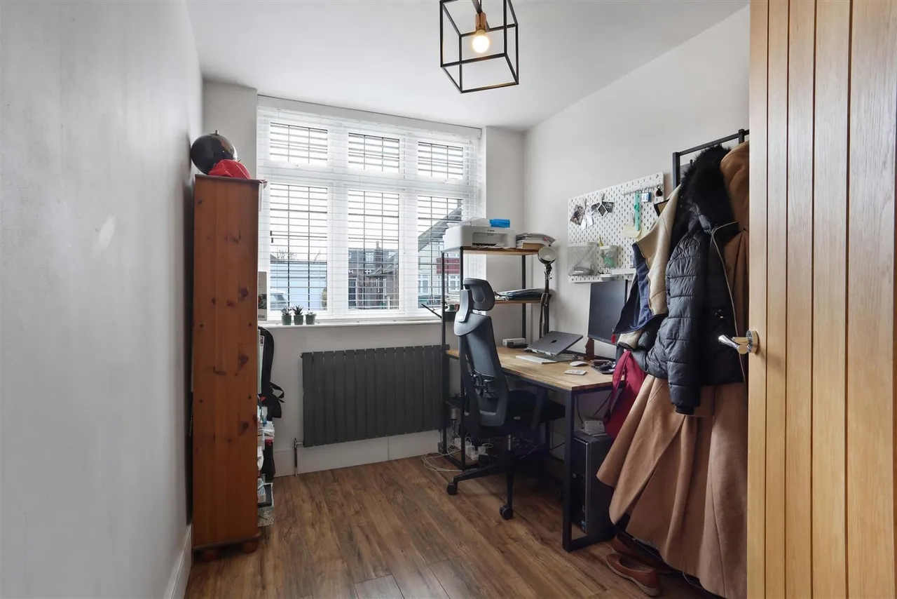 Broadmead Avenue, Worcester Park, KT4 7SW, photo 7