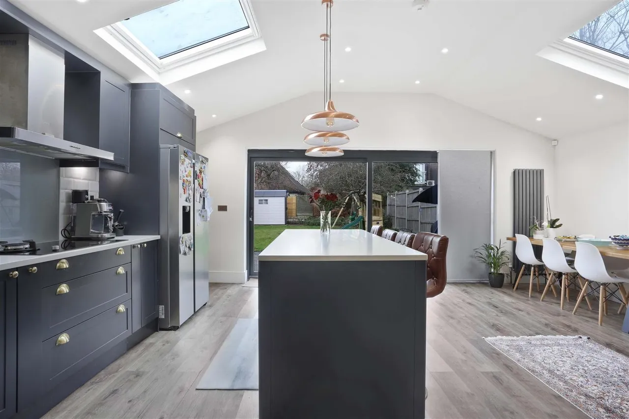Broadmead Avenue, Worcester Park, KT4 7SW, photo 13