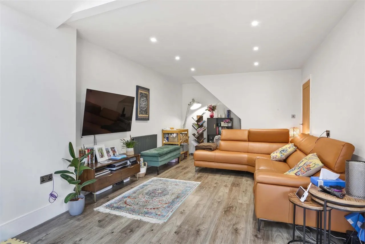 Broadmead Avenue, Worcester Park, KT4 7SW, photo 10