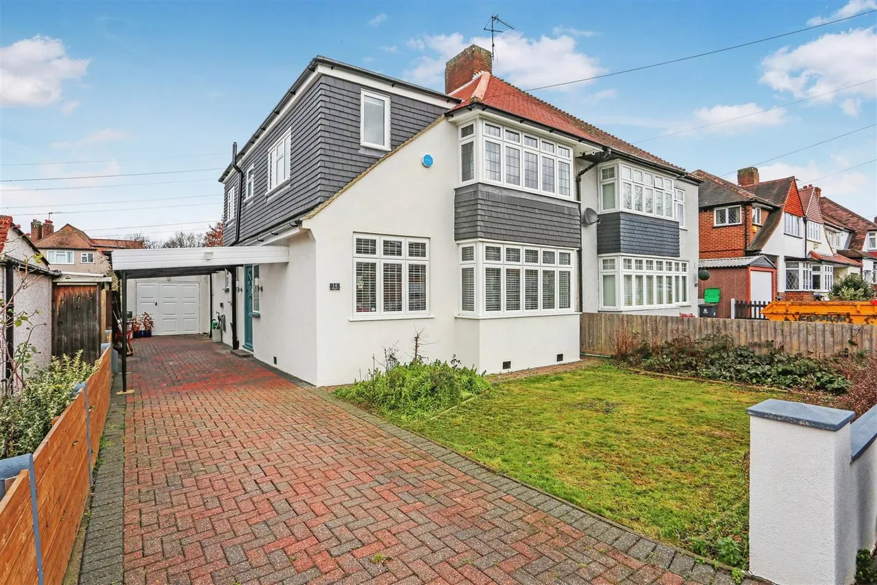Broadmead Avenue, Worcester Park, KT4 7SW, photo 2