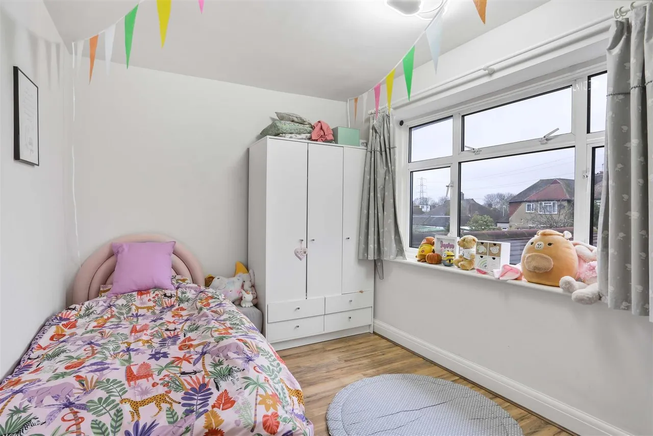 Broadmead Avenue, Worcester Park, KT4 7SW, photo 21