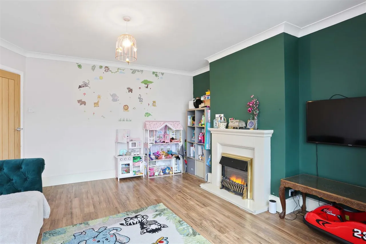 Broadmead Avenue, Worcester Park, KT4 7SW, photo 9