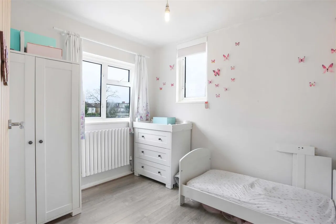 Broadmead Avenue, Worcester Park, KT4 7SW, photo 22