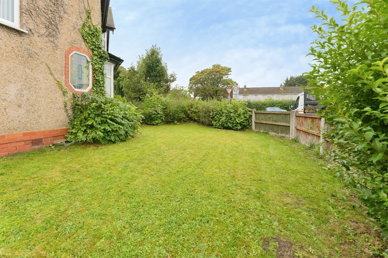 Glenwood Road, Little Sutton, CH66, photo 17