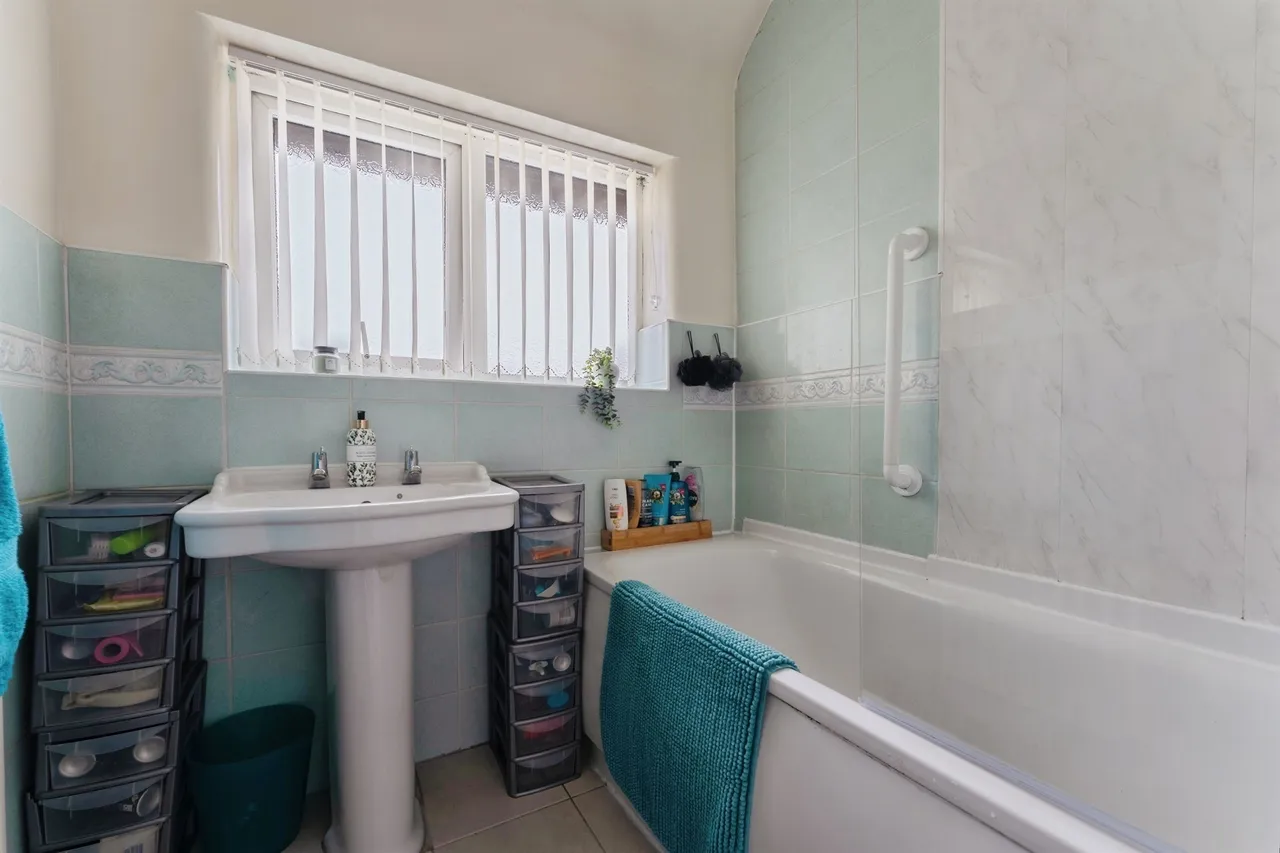 Glenwood Road, Little Sutton, CH66, photo 15