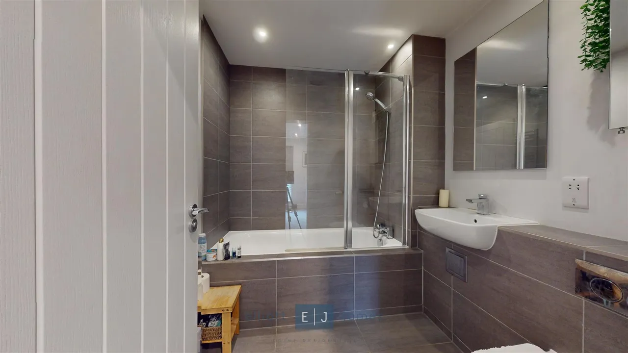 High Road, Loughton, IG10, photo 9