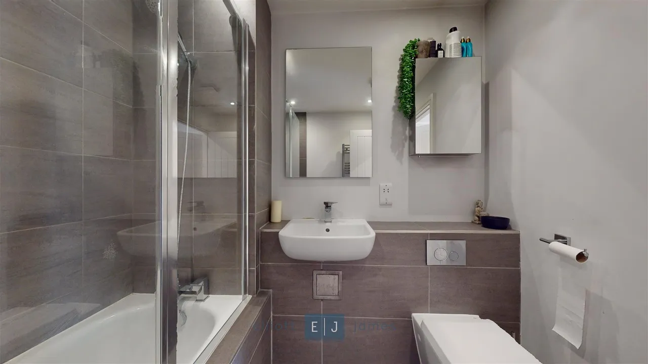 High Road, Loughton, IG10, photo 10