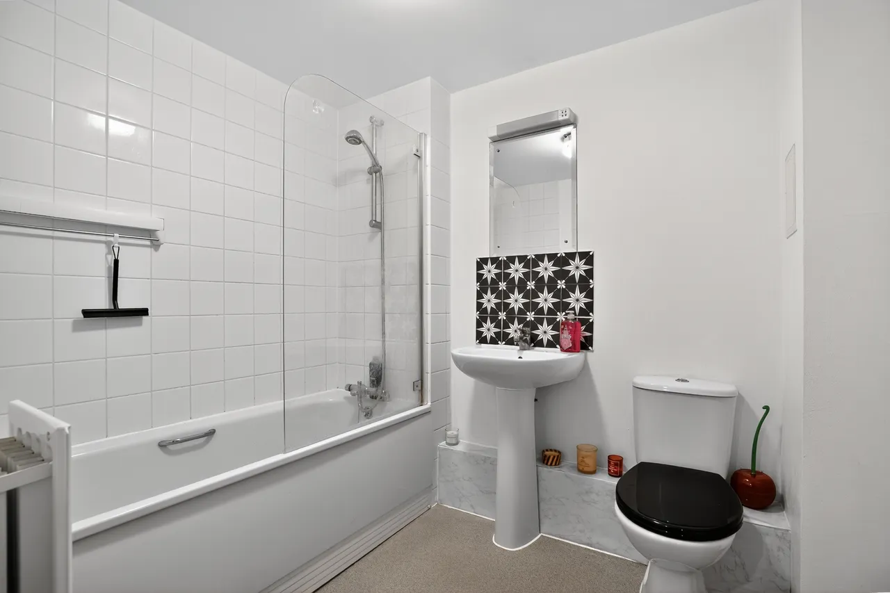 Wingate Square, London, SW4, photo 12