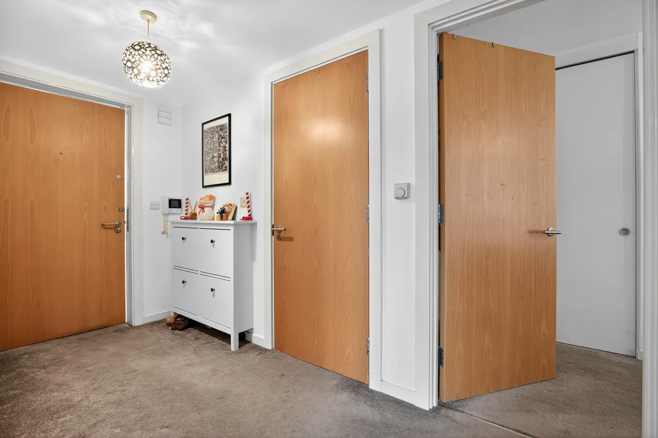 Wingate Square, London, SW4, photo 15