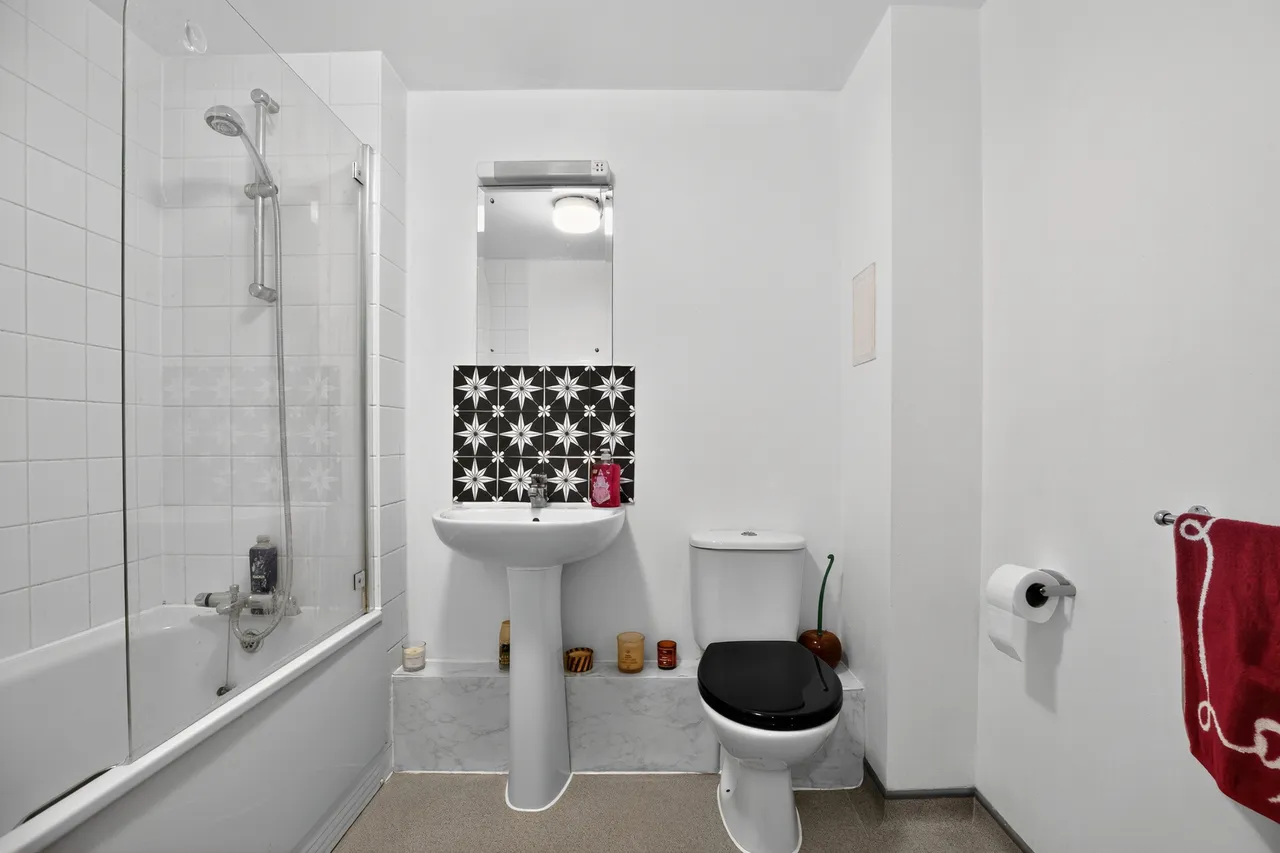 Wingate Square, London, SW4, photo 11