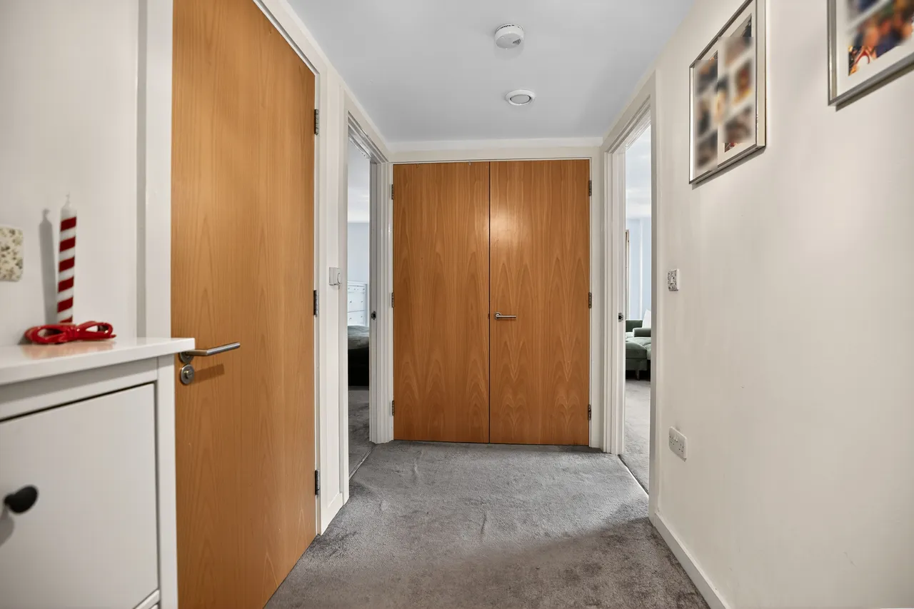 Wingate Square, London, SW4, photo 16